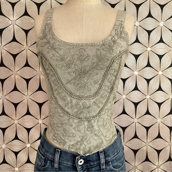 Vintage Crop Embroidered Tank - Picture 3 of 5
